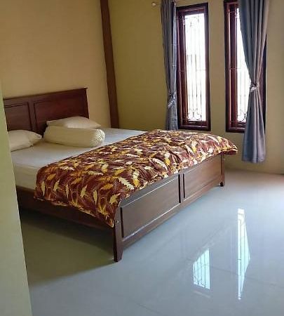 Andira Homestay Labuan Bajo Ngoại thất bức ảnh