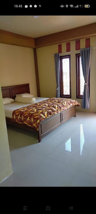 Andira Homestay Labuan Bajo Ngoại thất bức ảnh